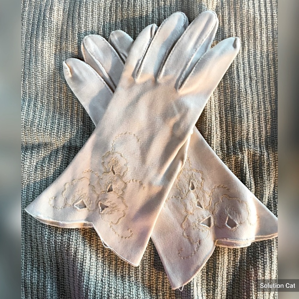 White formal evening gloves with embroidery
